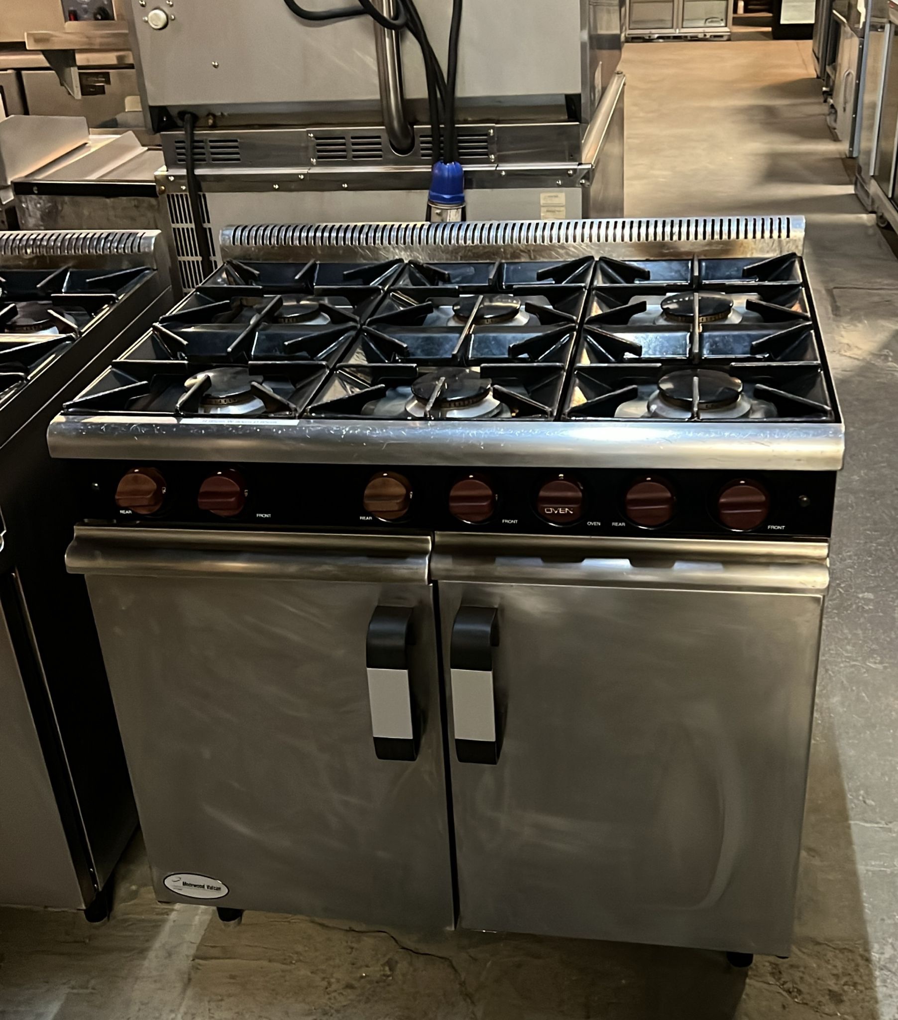 6f834966-00c5-4daf-9677-919d0c9281bf.jpeg 6 Burner Gas Cooker - Image 1