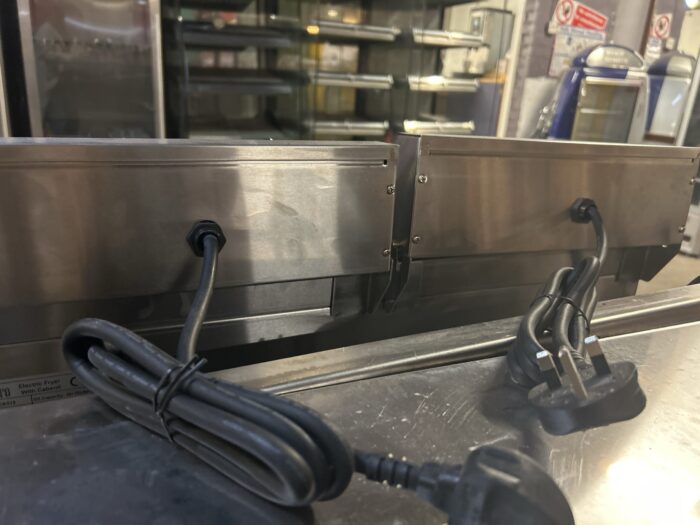 Quattro Floor Standing 2 x 16 litre Twin Tank Electric Fryer - Image 4