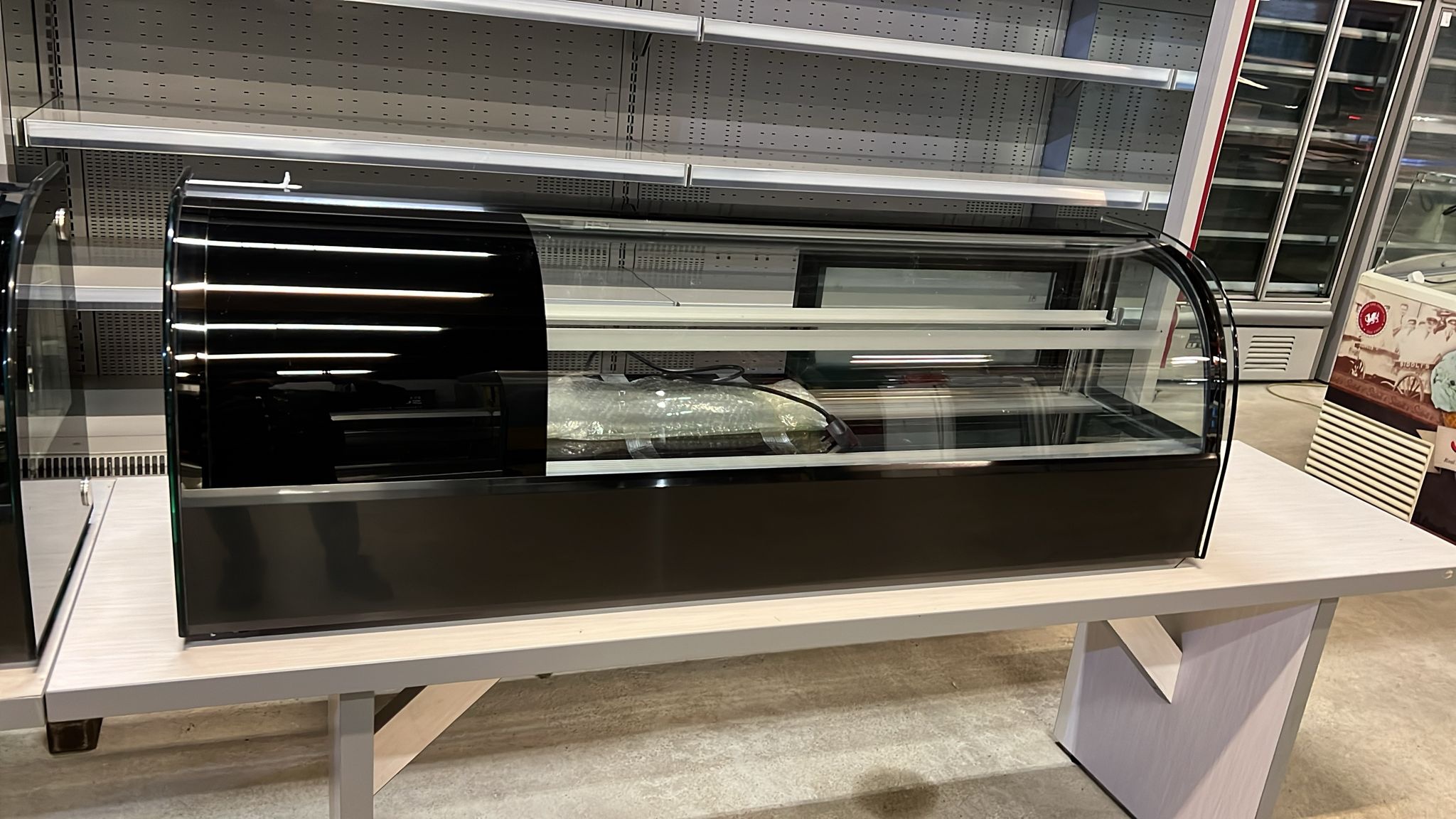 e494d648-6c77-46b4-835d-c6827c342630.jpeg Cake display fridge - Image 1