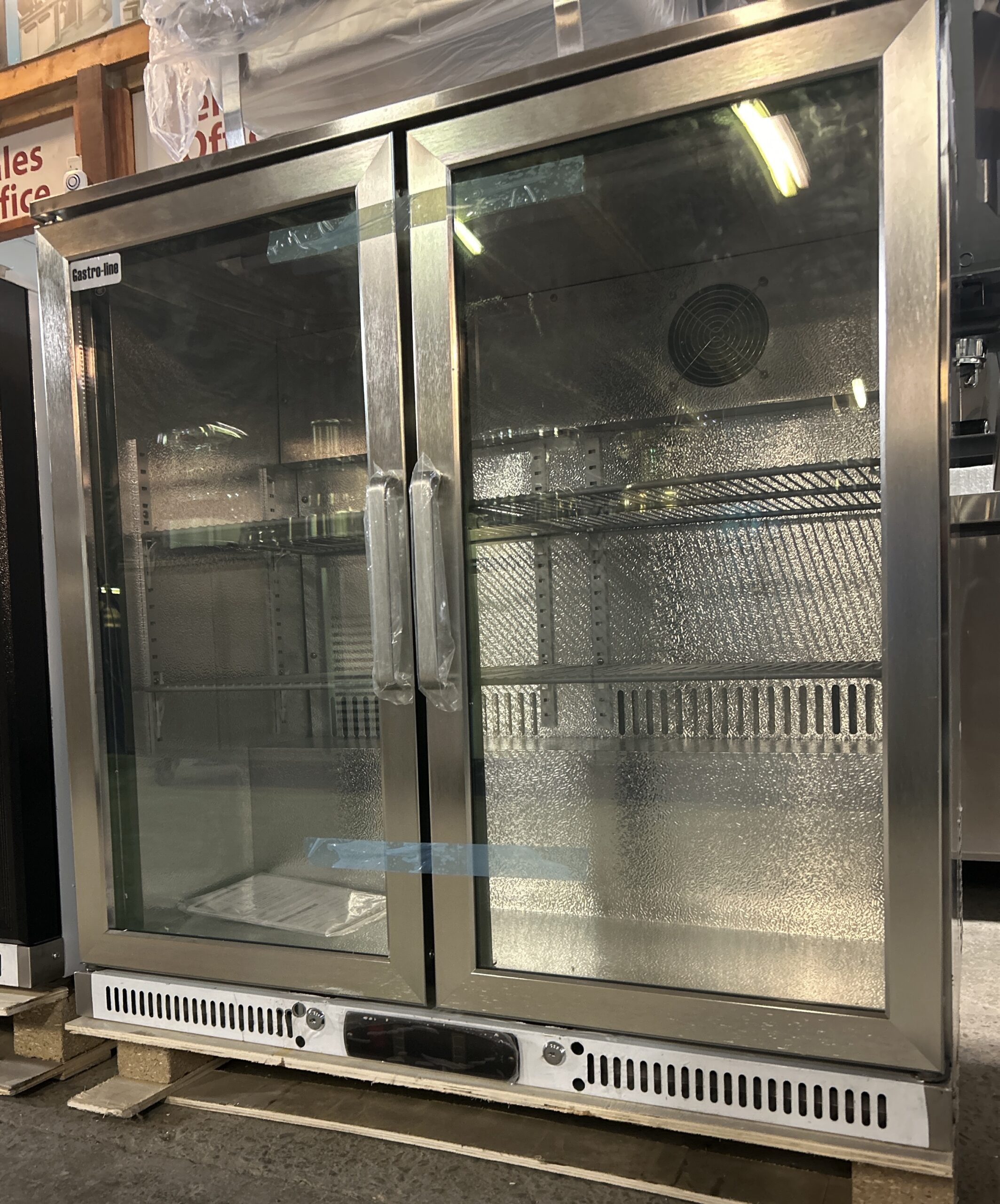 img_1445-1-scaled-1.jpeg Commercial low height double hinged door Drinks fridge - Image 1