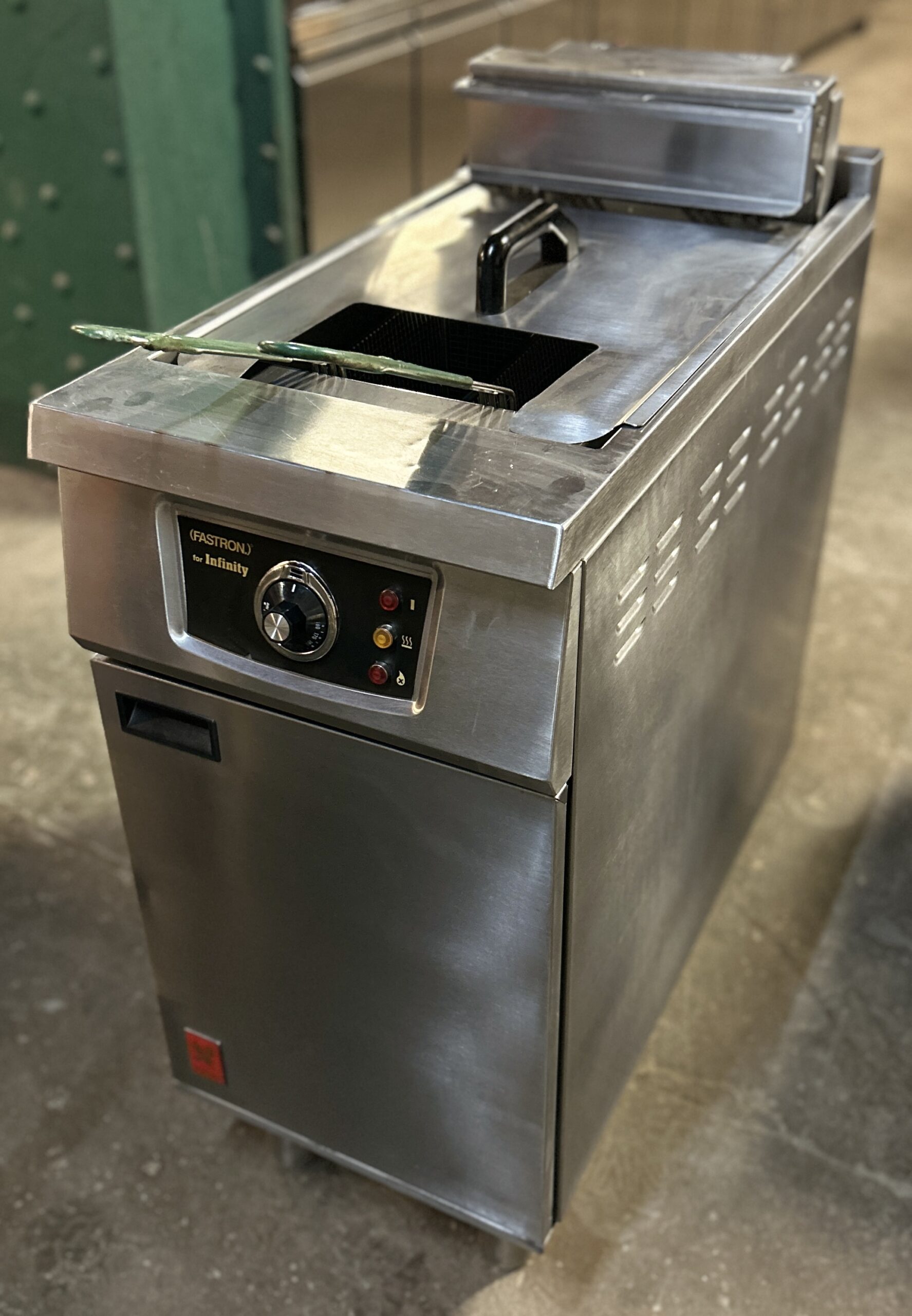 img_5190-scaled-1.jpeg Double Tank Slim Fryer – 3 Phase - Image 1