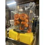 Automatic orange juicer