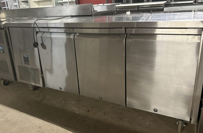 Polar 3 Door Prep Freezer - Image 4
