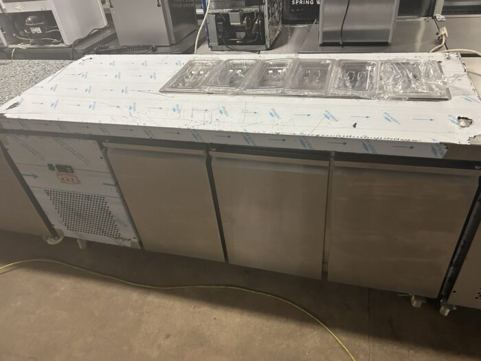 3 Door Preparation Table with Containers - Image 2