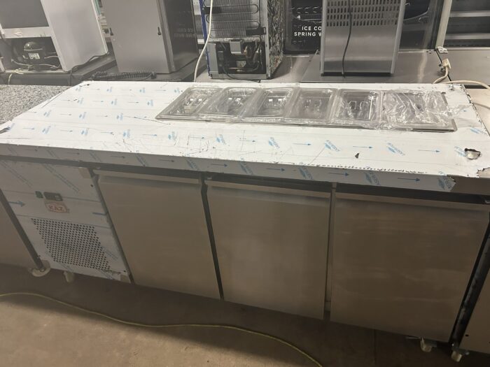 3 Door Preparation Table with Containers - Image 3